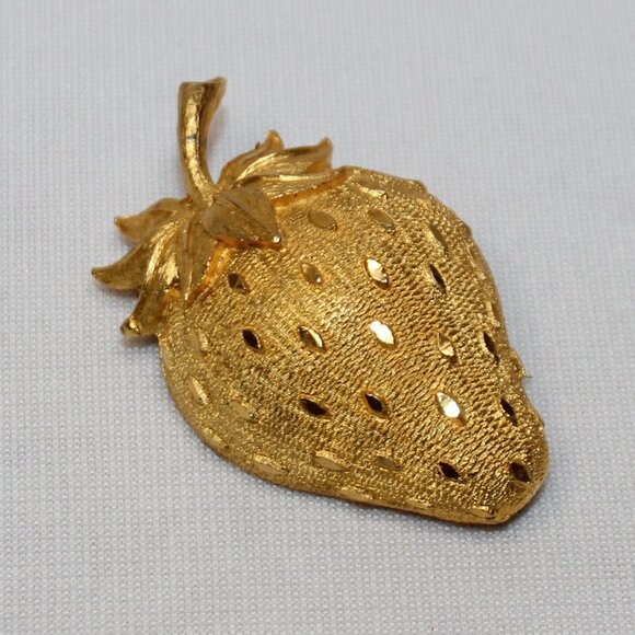 Mamselle Jewelry - Vintage 60’s Mamselle Gold Tone Strawberry Brooch